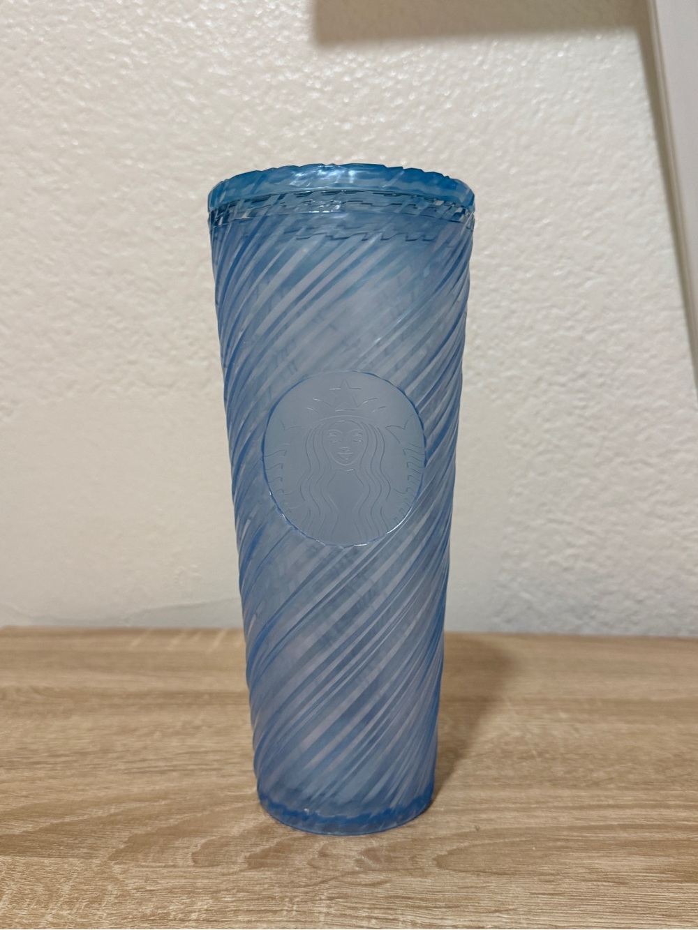 NWT 2024 Limited Edition Starbucks 24oz Blue Swirl Tumbler